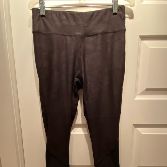 La vie en rose leggings in subtle black camo - Picture 1 of 4